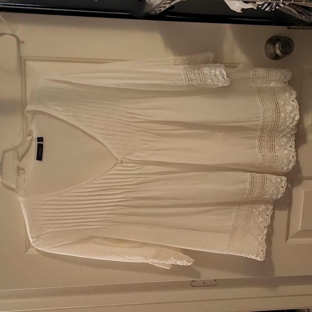 Apt. 9 white 100% cotton top with crochet edging